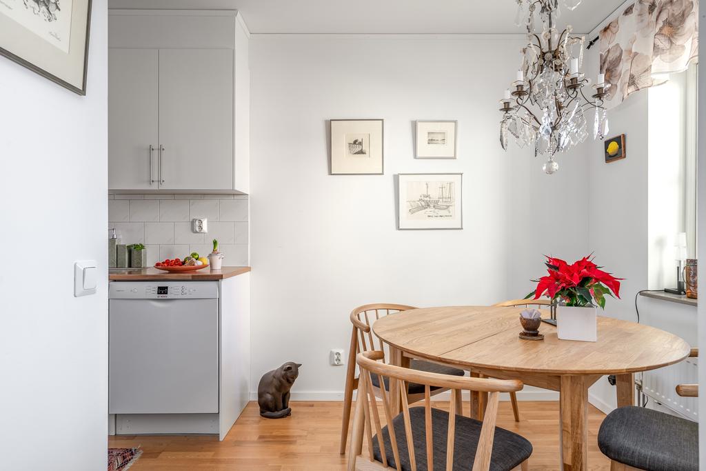 Plats för matbord vid fönstret