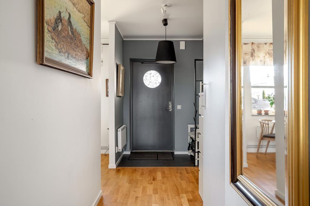 Hall med praktisk golvklinker