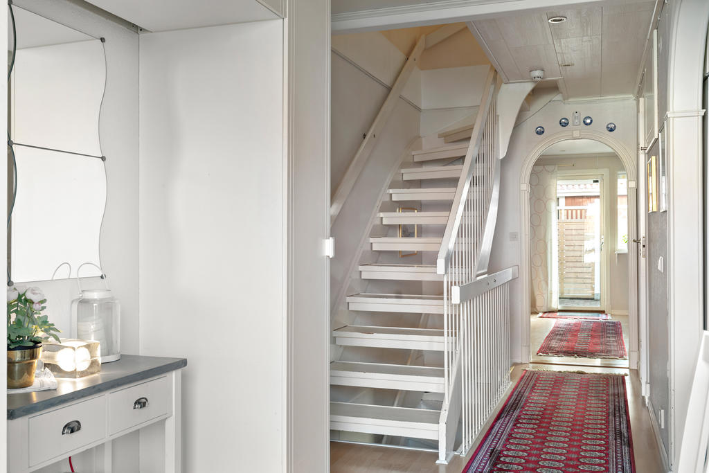 Vi tar trappan upp till övre plan.