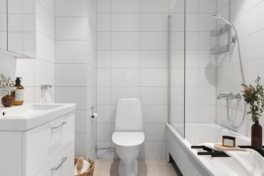 Badrum här uppe med badkar