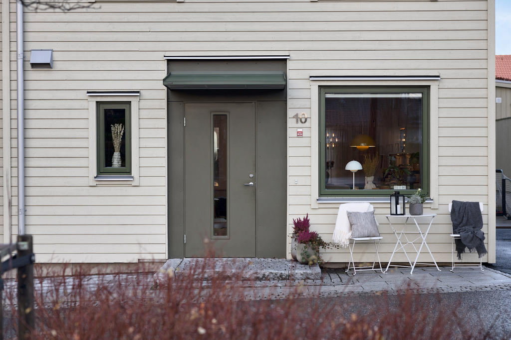 Fin stenläggning vid entrén