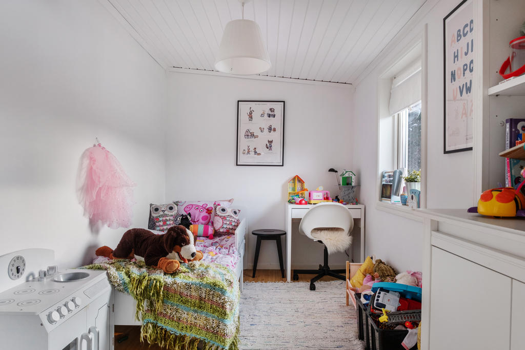 Sovrummet intill matplatsen