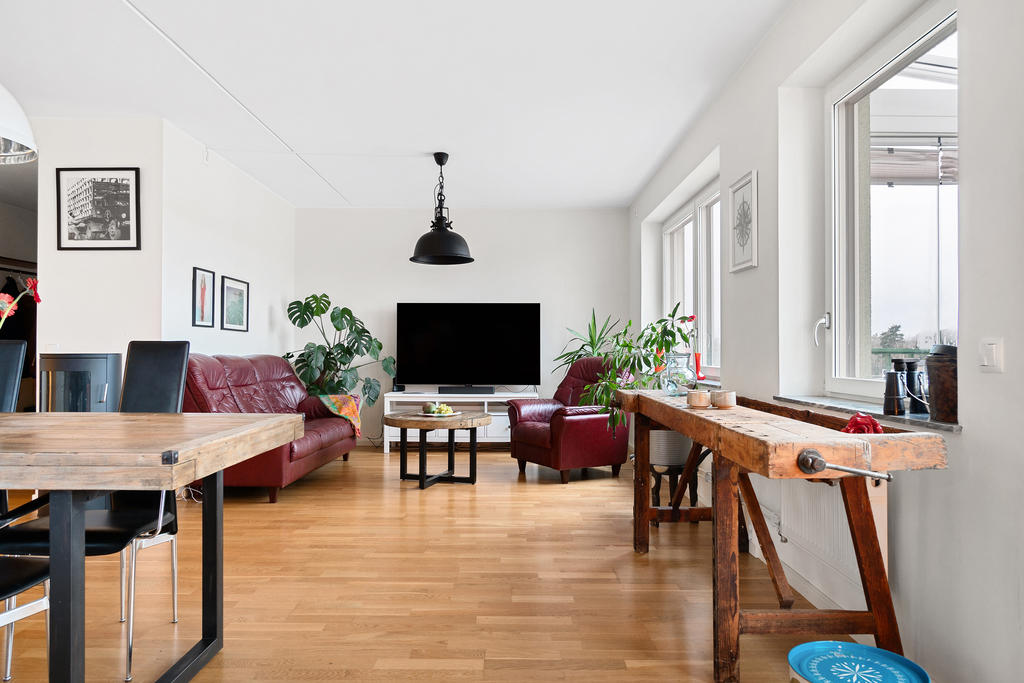 Möjligt att dela av vardagsrummet till ytterligare ett sovrum.