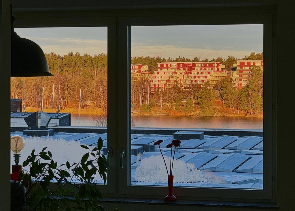Utsikt mot farstaviken från vardagsrummet.