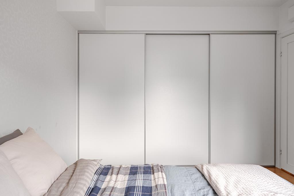 Garderobssektion med skjutdörrar 