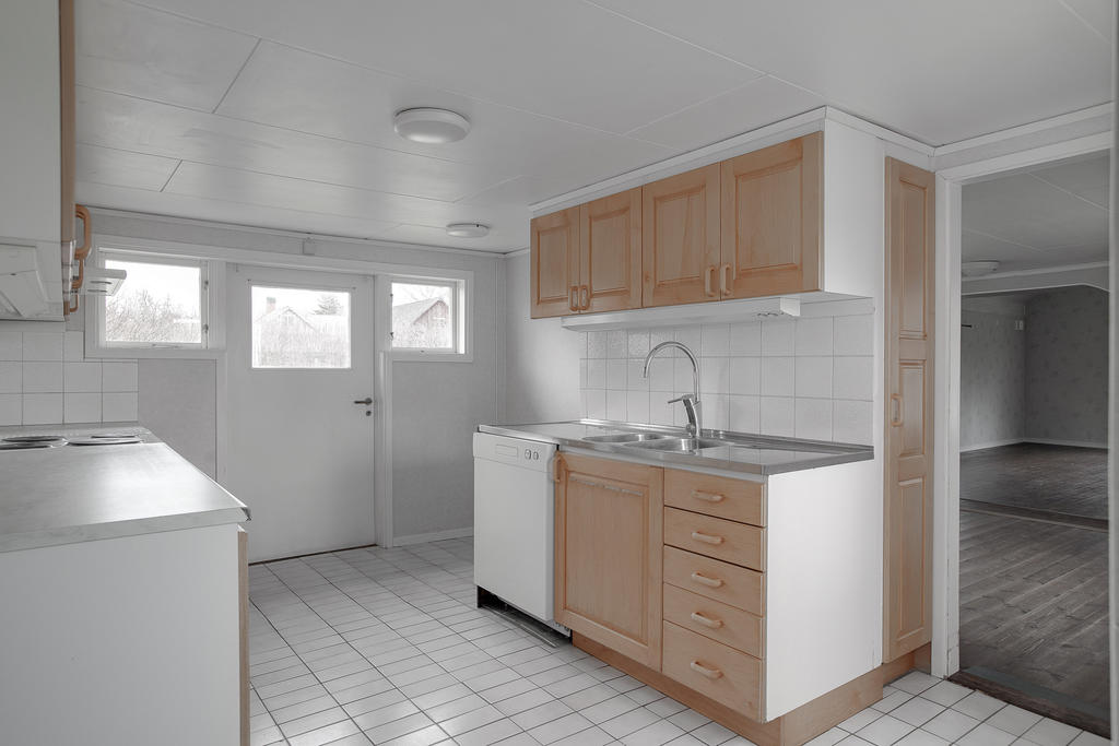 Kök med utgång till trädgård