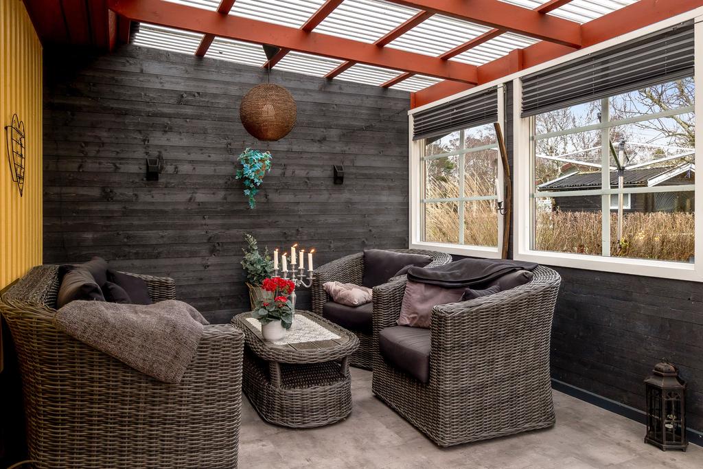 Inbjudande vinterträdgård/uterum som förlänger säsongen och skapar extra yta för umgänge.