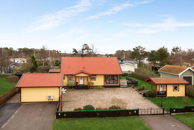 Välskött och en välkomnande entrésida.