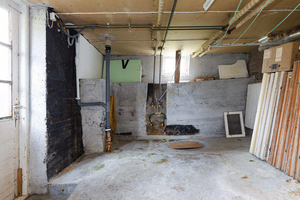 Praktiskt med entré utifrån in till källaren 