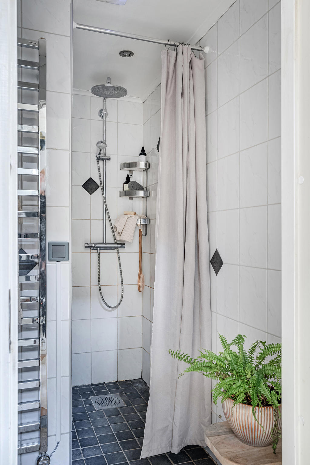 Helkaklat badrum med golvvärme.