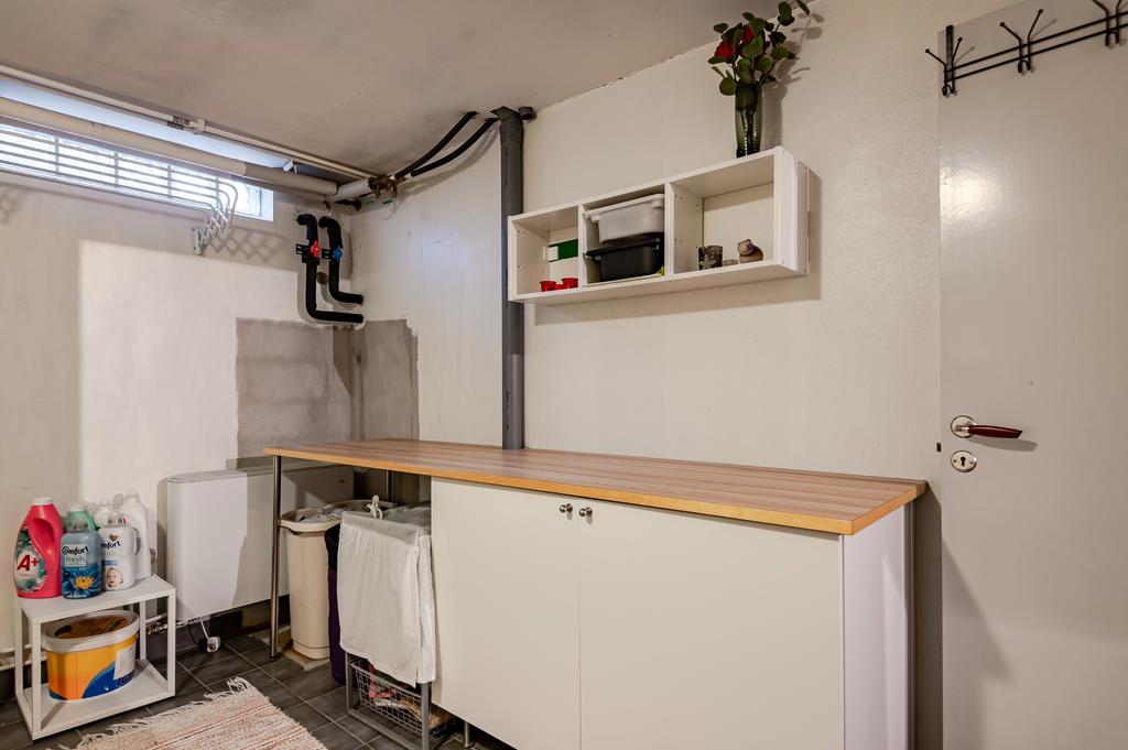 Bänkyta i tvättstugan