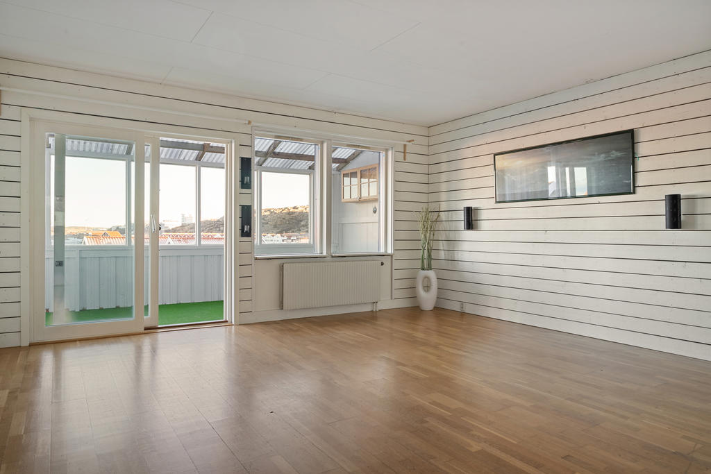 Vardagsrum med utgång till altanen 