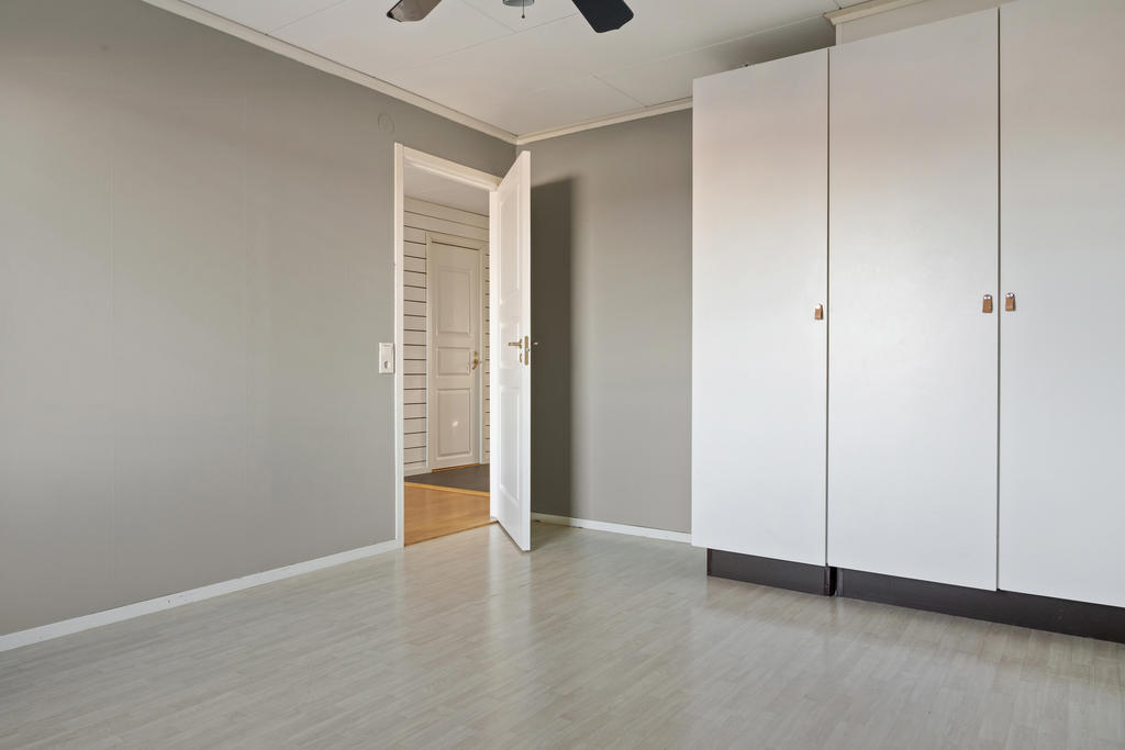 Sovrum 2, entréplan 