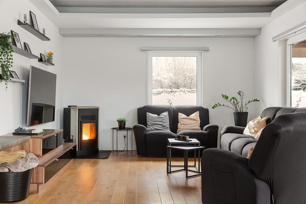 Vardagsrum med kamin