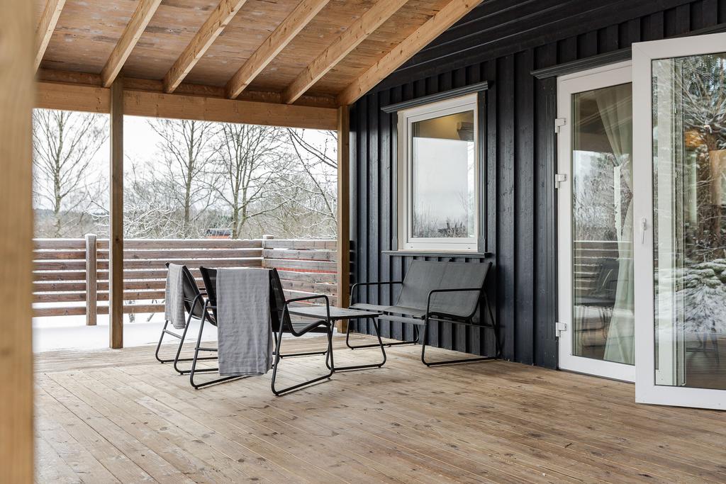 Stor altan delvis under tak