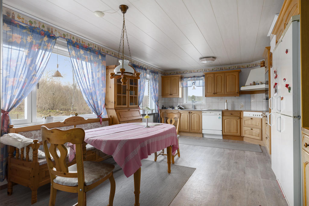 Kök och större matplats intill