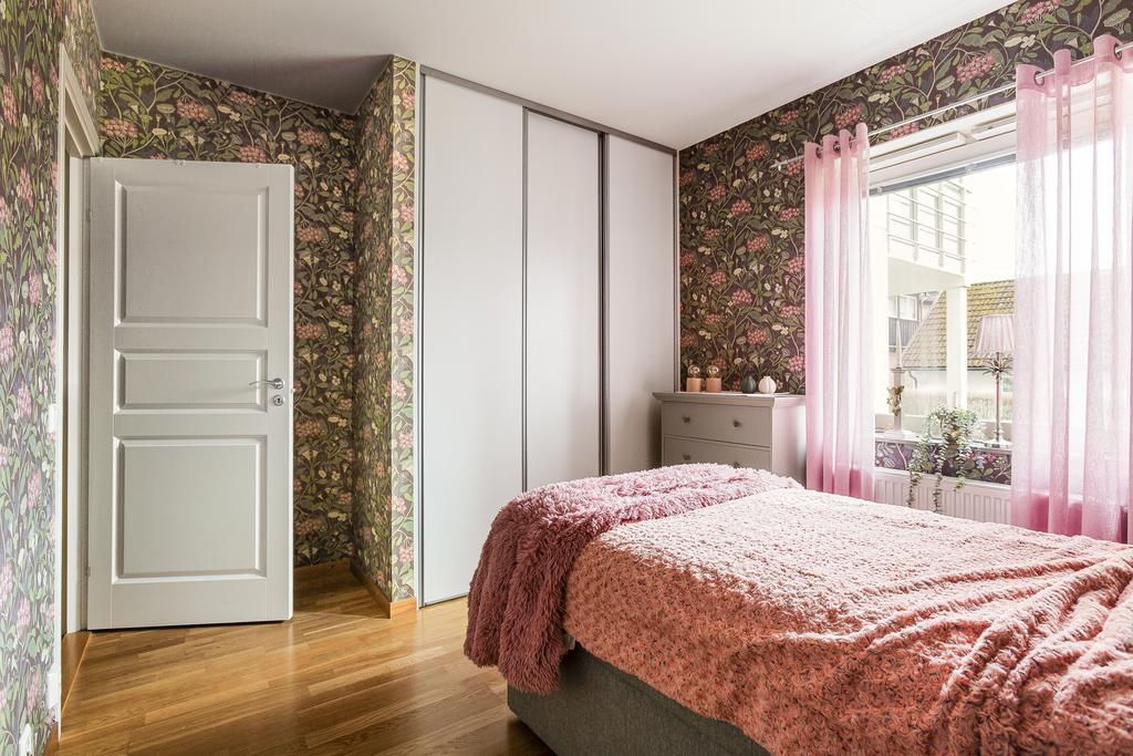 Annan vinkel med skjutgarderober 