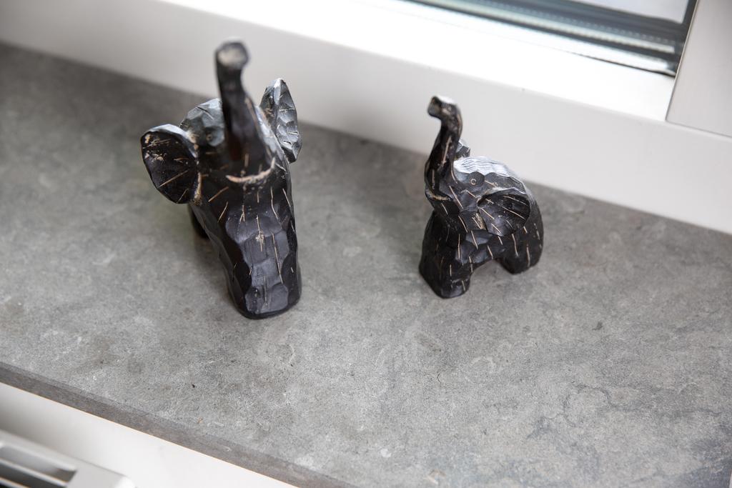 Fönsterbräda av sten.