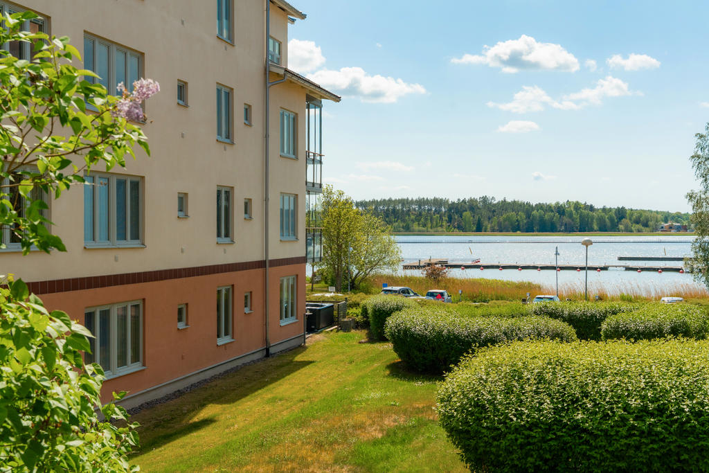 Grönområde utan insyn och utsikt till vattnet