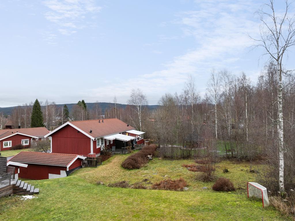 Här erbjuds ett bekvämt boende i ett tryggt och lugnt område.