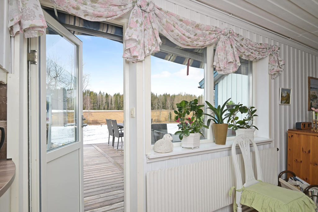 Utgång till stor altan - från köket