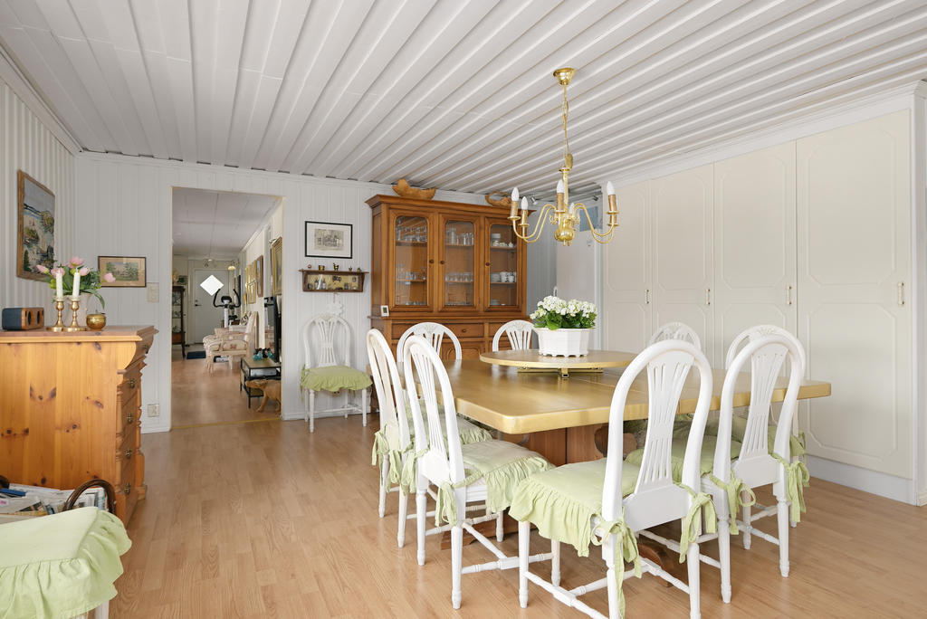 Koket-annan vinkel-in mot vardagsrummet