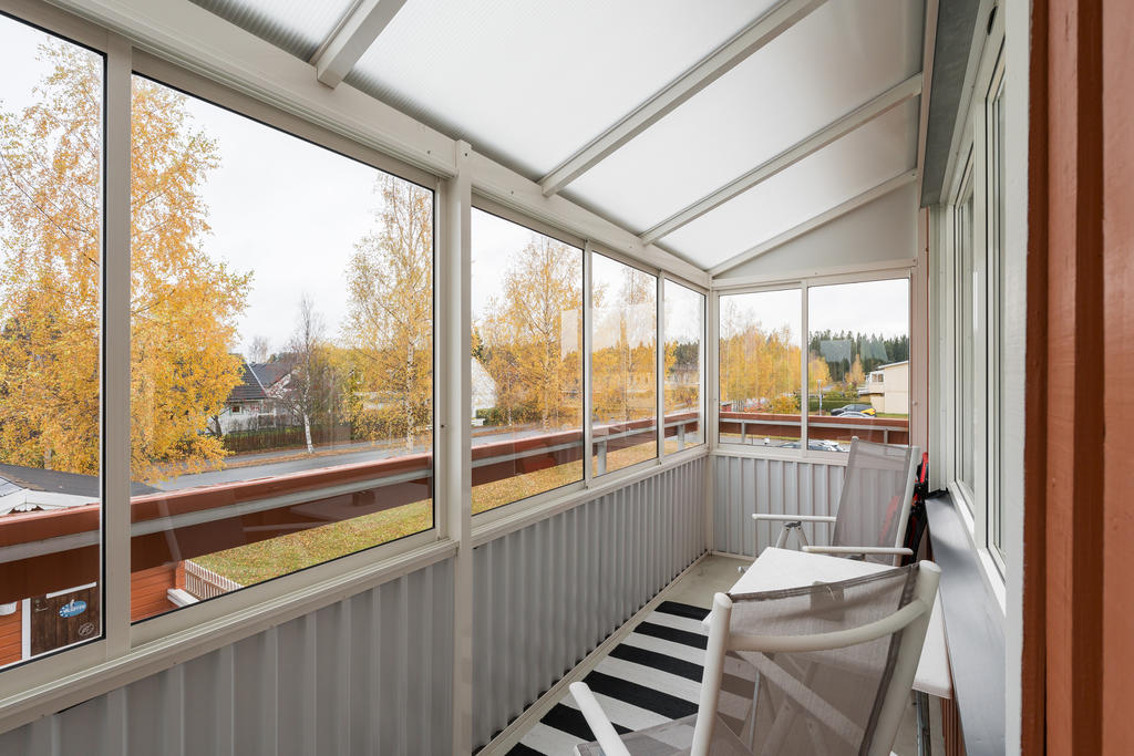 Stor härlig inglasad balkong 