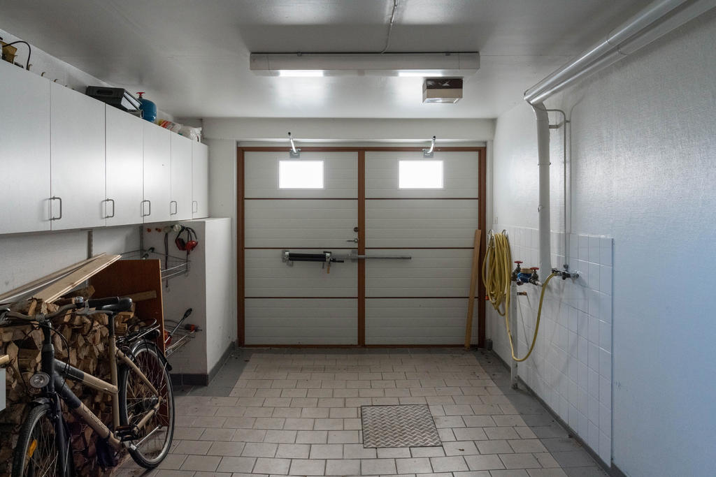 Garaget i huset (finns även ett fristående garage)