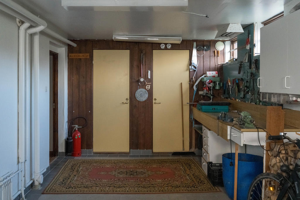 Garaget i huset (finns även ett fristående garage)