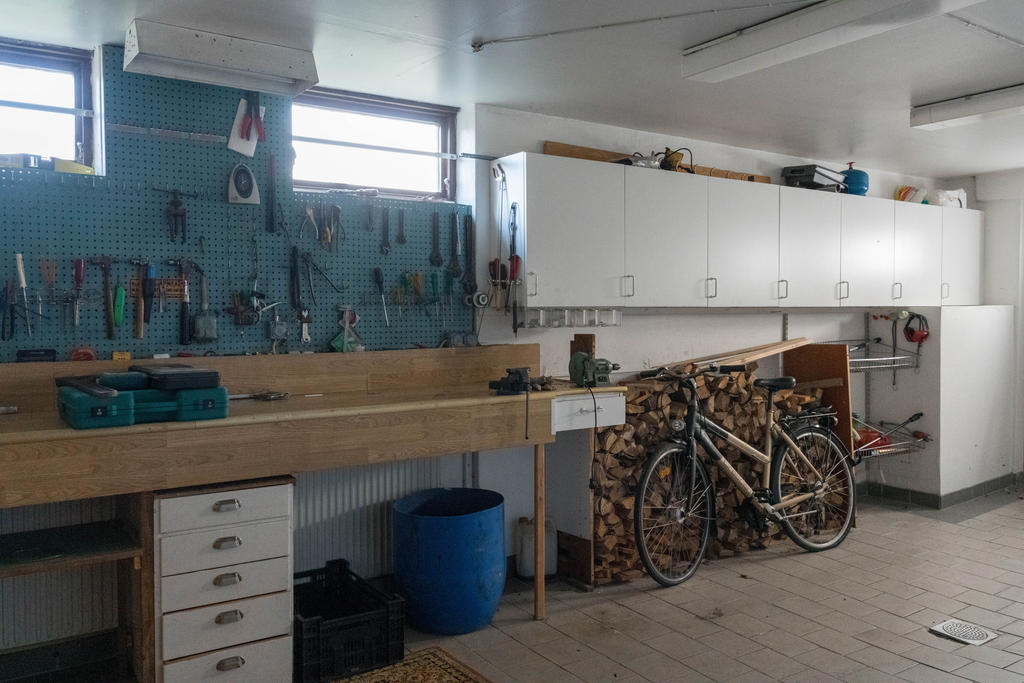 Garaget i huset (finns även ett fristående garage)
