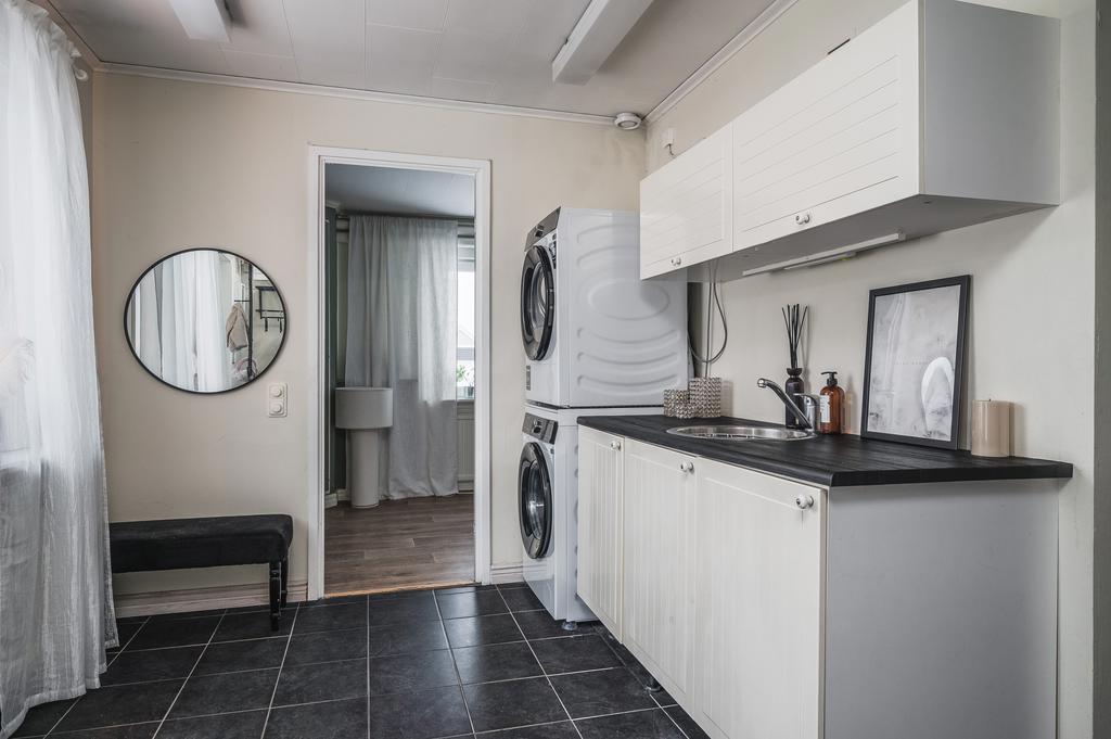 Tvättstuga och groventré