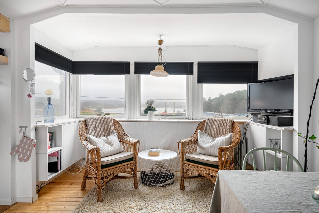 Blickarna dras mot utsikten direkt när ni går in i entrén