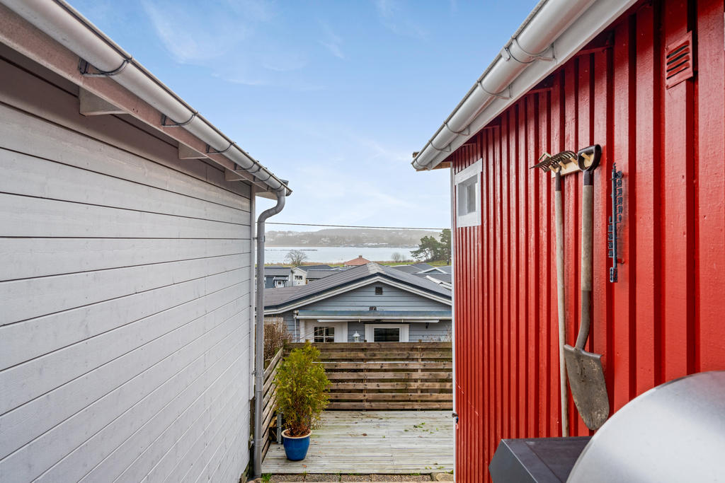 Vy mellan stugorna mot söder