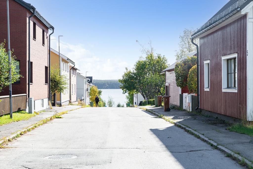 Underbar gata närmast vattnet