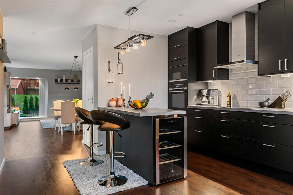 Kökshalvö med vinkyl 