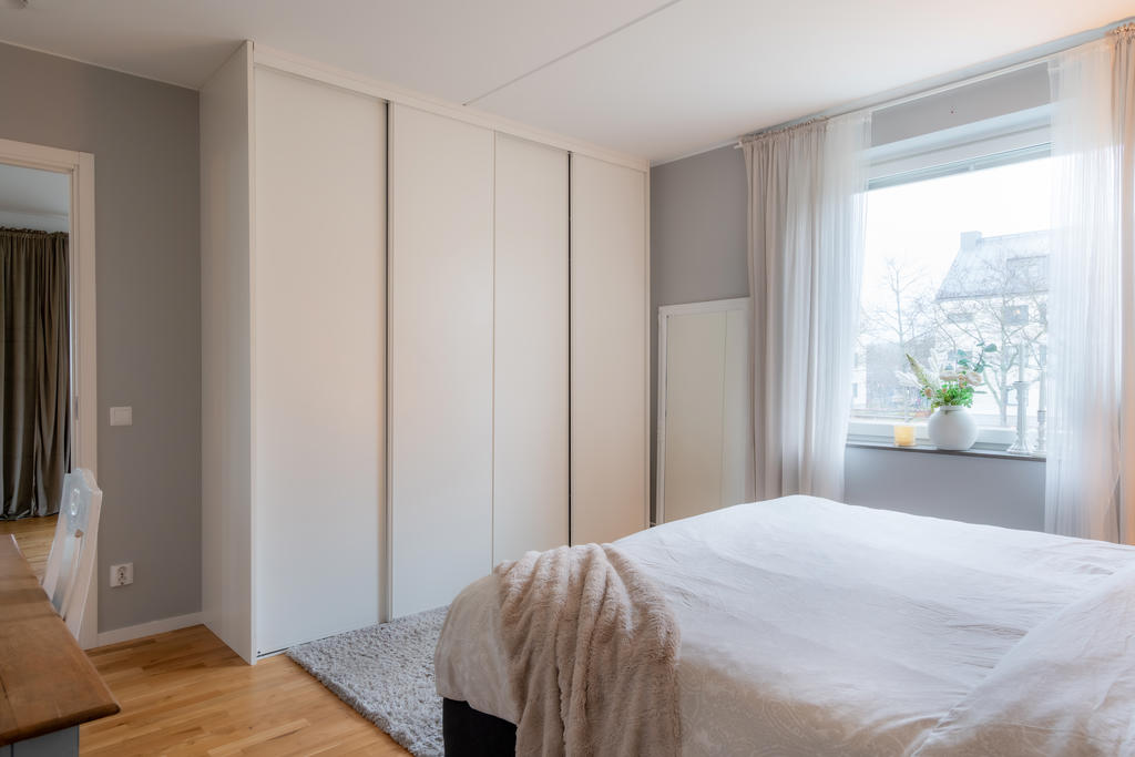 Garderobsvägg med skjutdörrar