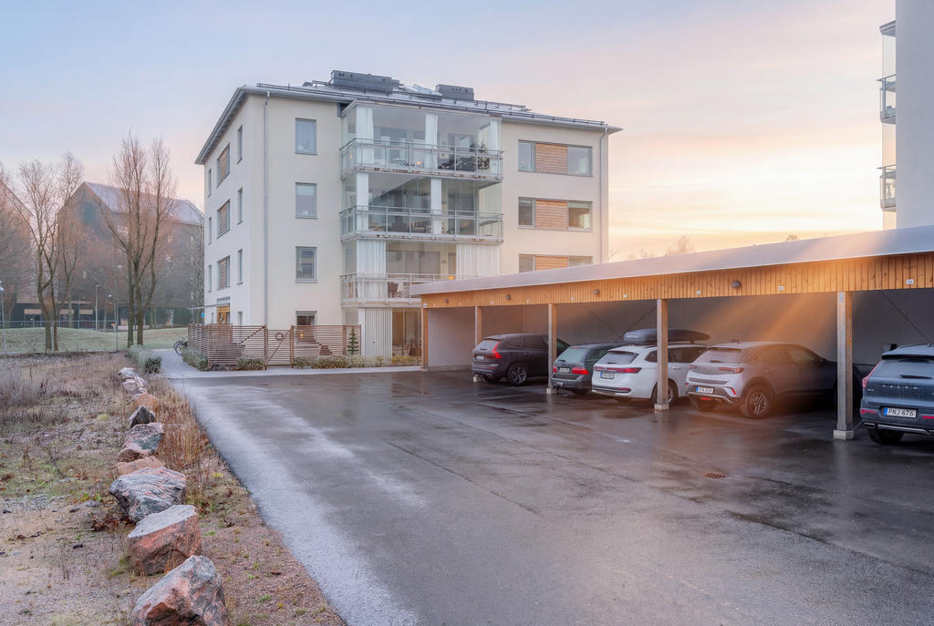 Carport finns utanför byggnaden