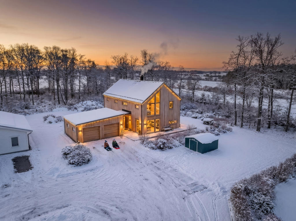 OBSERVERA ATT BILDERNA PÅ HUSET ÄR AI-GENERERADE 