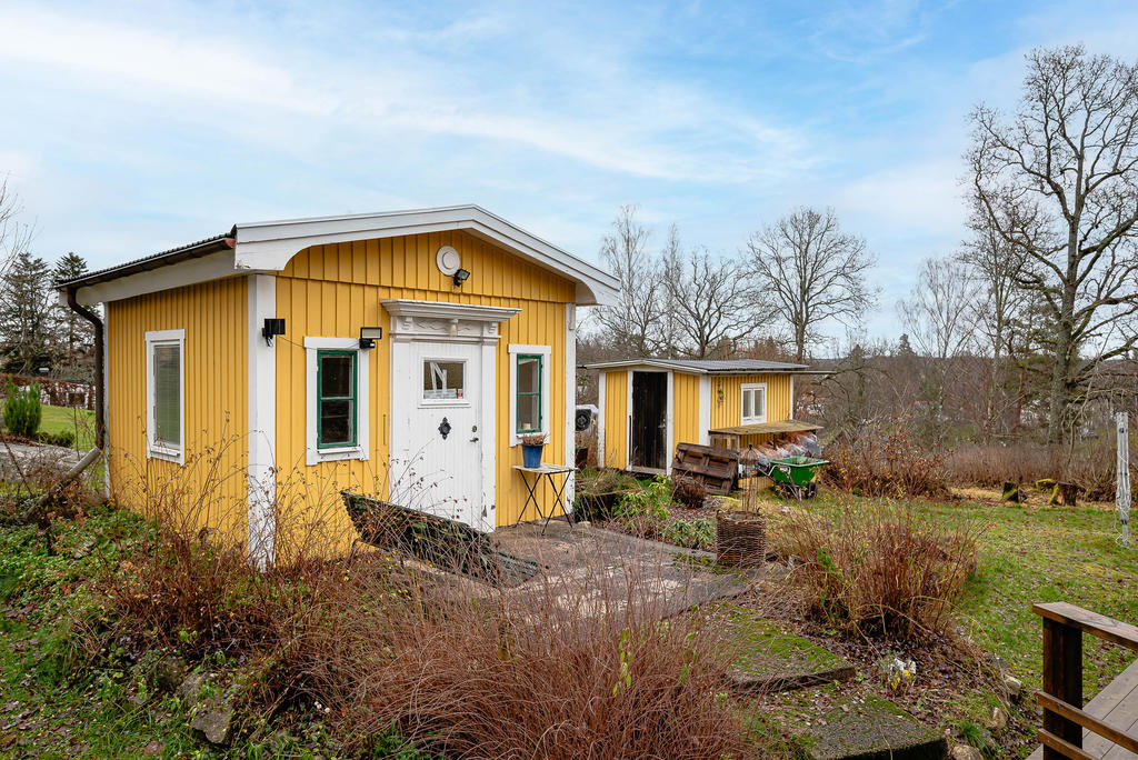 Gästhus och trädgårdsförråd