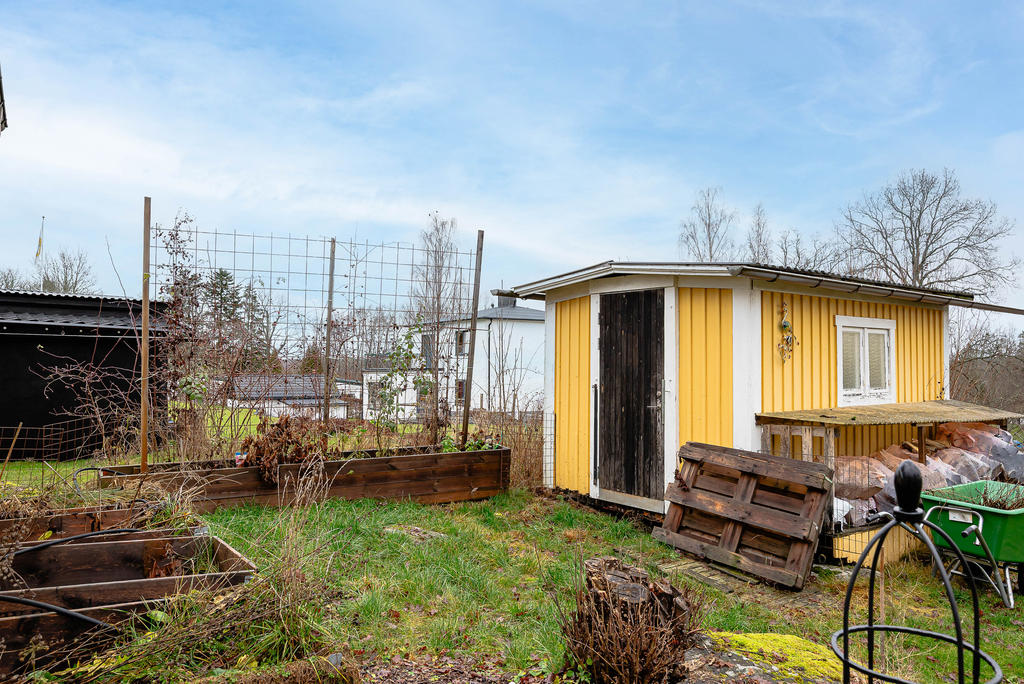 Trädgårdsförråd och köksträdgård