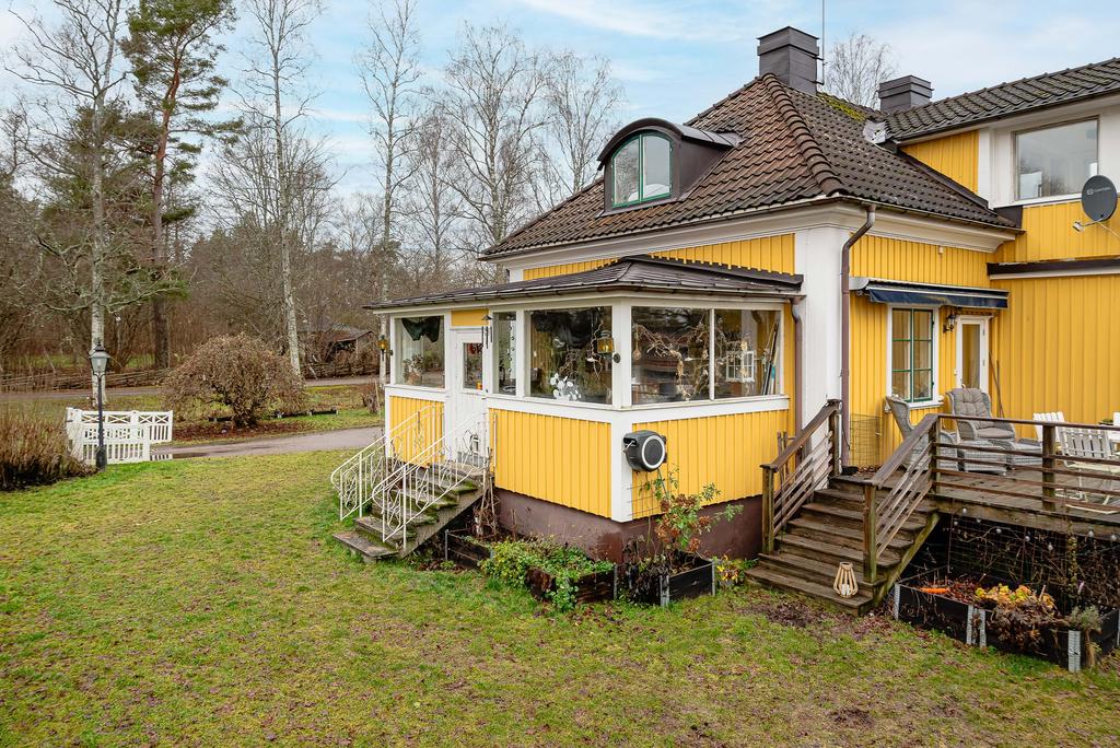 Inglasat uterum på husets andra gavel i söderläge