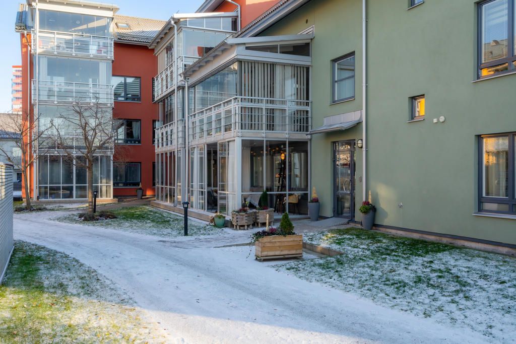 Mysigt område med generöst inglasat uterum