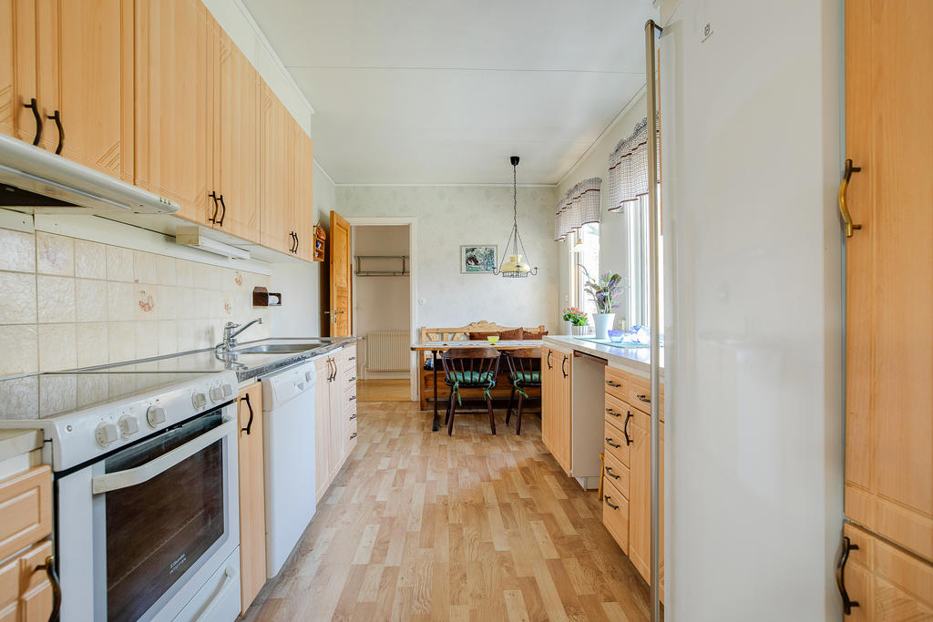 Kök med bra arbetsytor och gott om förvaring