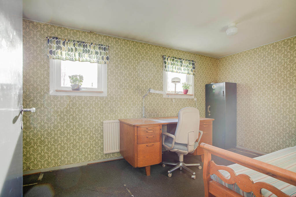 Genomgångsrum till vänster om groventrén