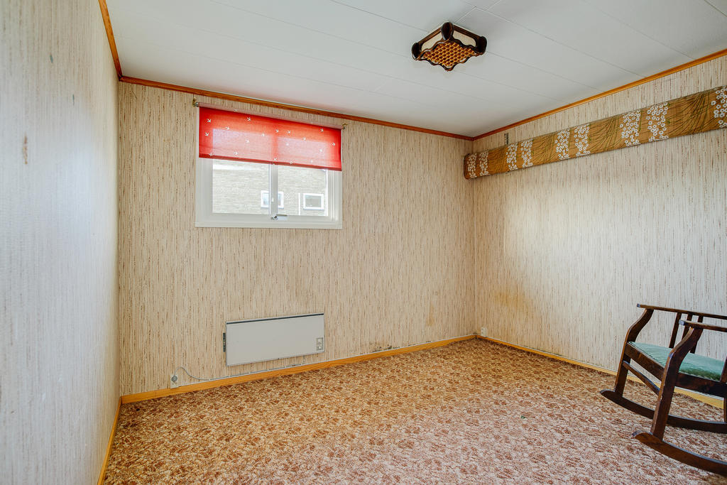 Sovrum till vänster om groventrén