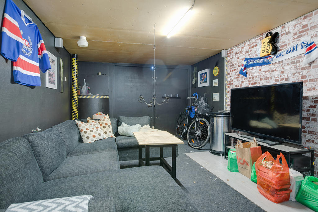 Man/girl cave (ombyggt garage)