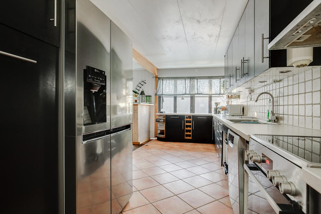 Stor kyl och frys samt integrerad ismaskin