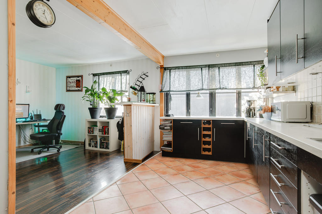 Kök med gott om tillagningsyta