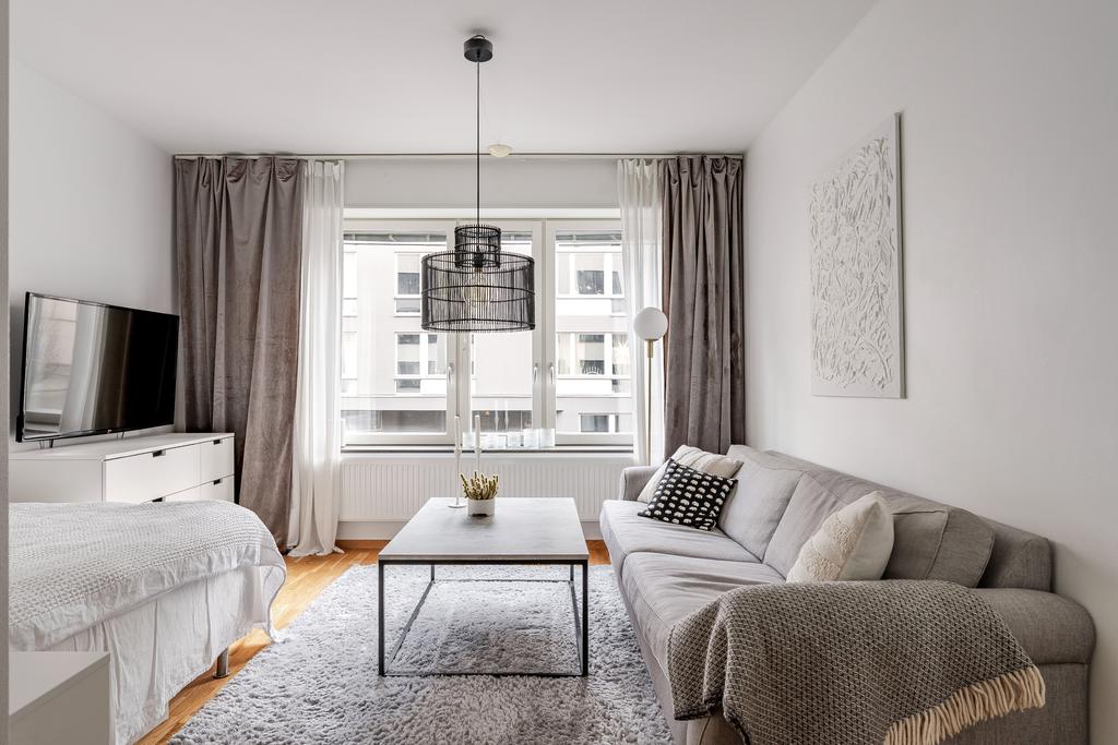 Allrum med stora fönsterpartier