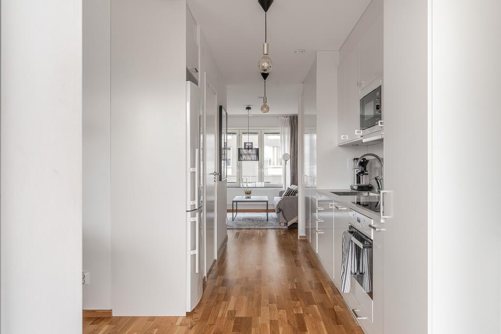 Entréhall med vidare access till lägenheten